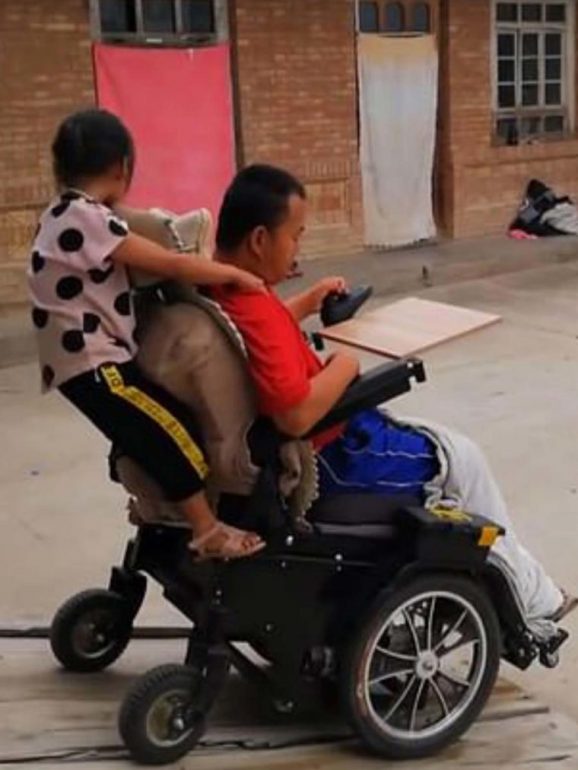 Diariamente, os vídeos de Tian Haicheng reúnem cerca de duas mil pessoas em direto