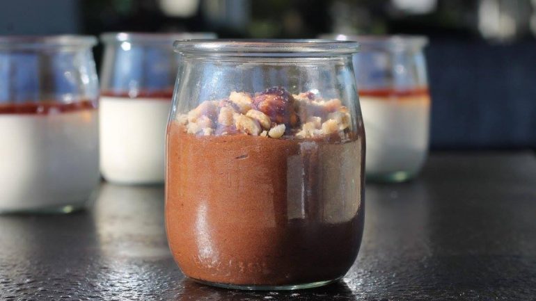 Verrine de mousse de chocolate e avelã. Uma das sobremesas que pode encomendar no bbGourmet.