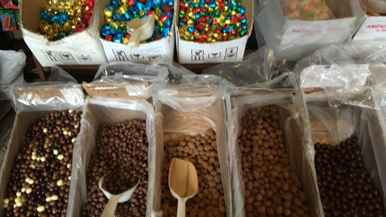 Os frutos secos, amêndoas e bombons 
