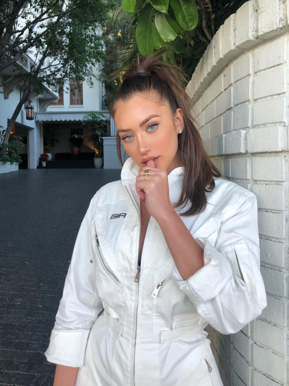Anastasia tem 22 anos e é de origem grega 