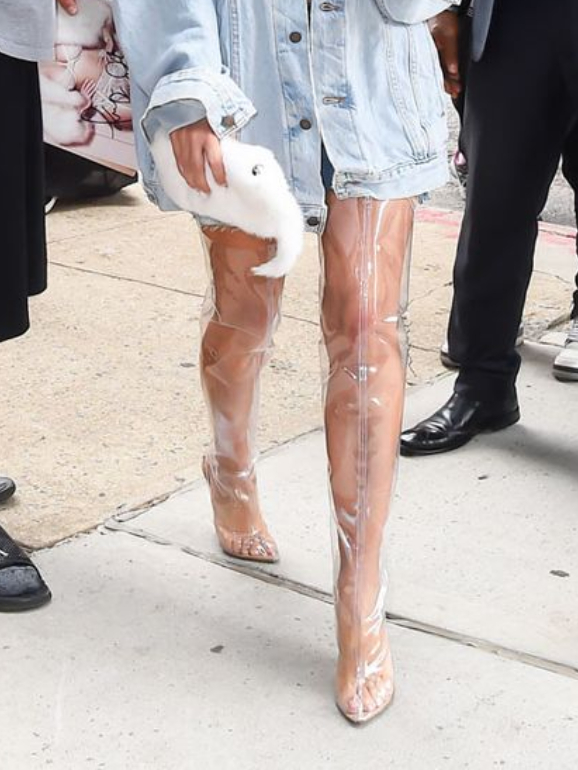 As botas de plástico de Kim Kardashian