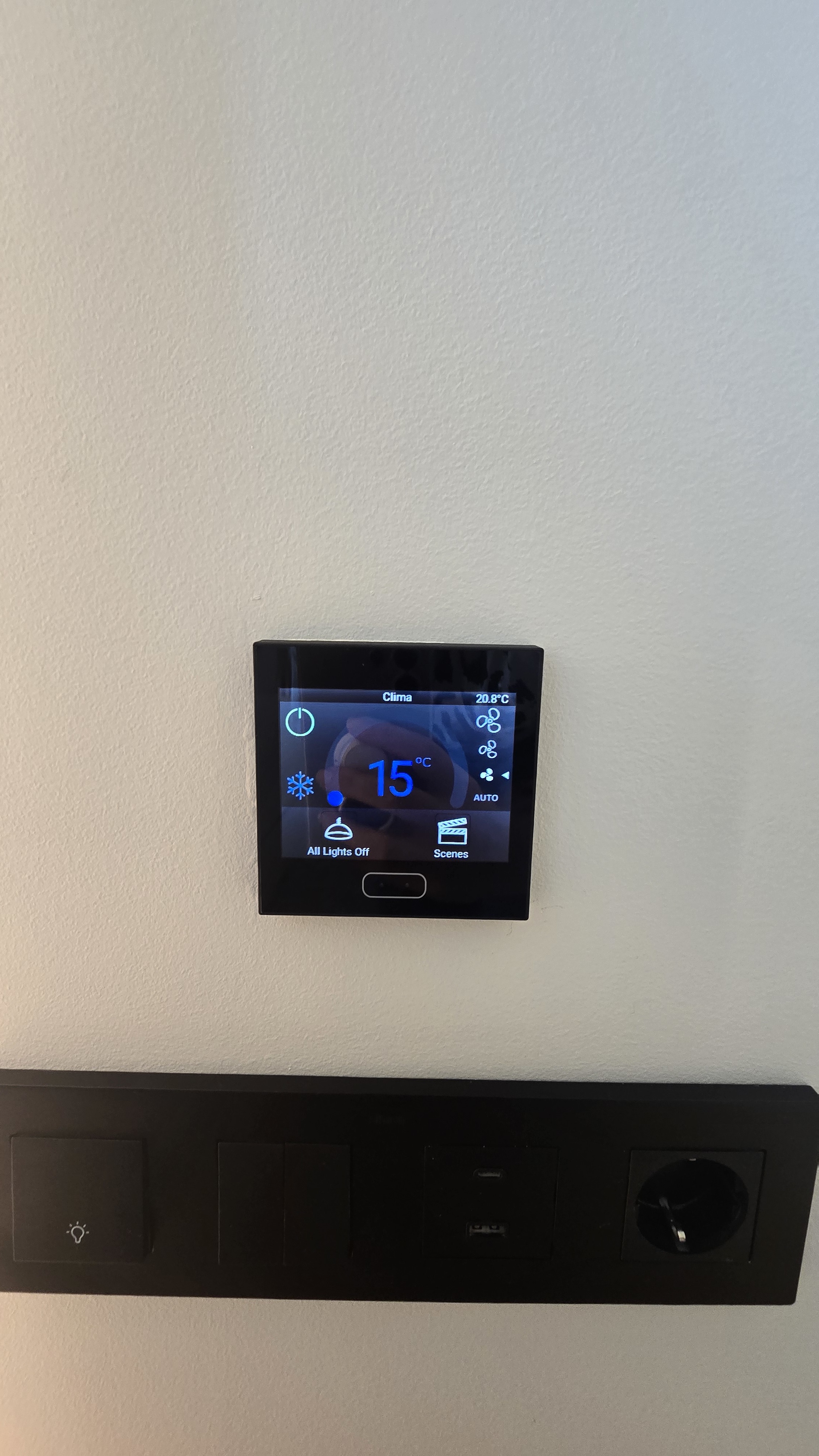 Painel de controlo de luzes e ar condicionado Painel de controlo de luzes e ar condicionado