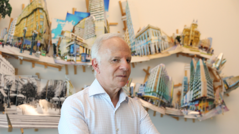Miguel Krigsner é um apreciador de arte, sobretudo pintura, escultura e cinema — produz inclusive filmes, sobretudo documentais