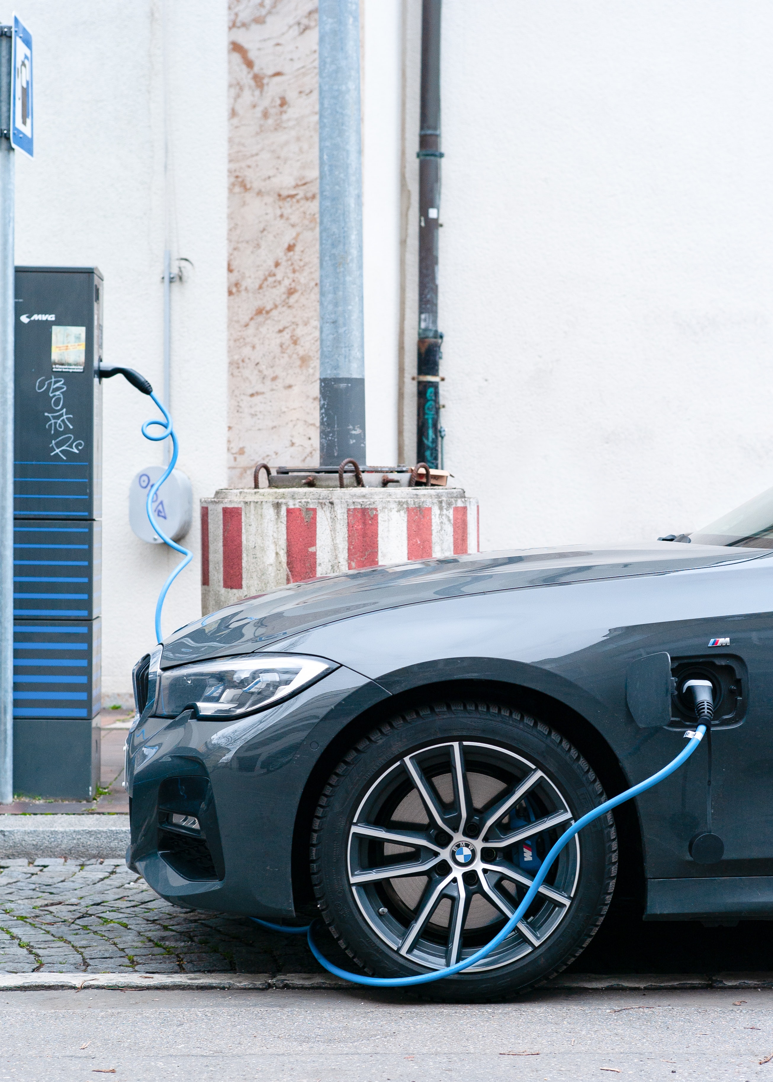 Carros híbridos emitem tanto ou mais dióxido de carbono que os carros convencionais