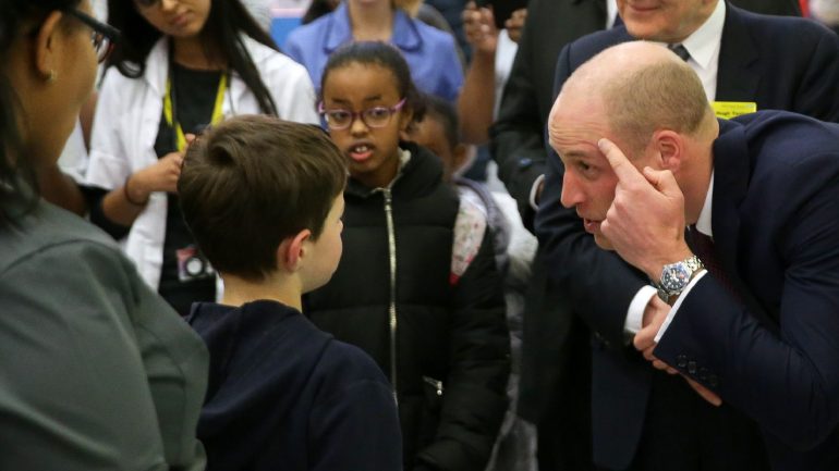 O príncipe William não tem problemas em falar sobre a sua cicatriz