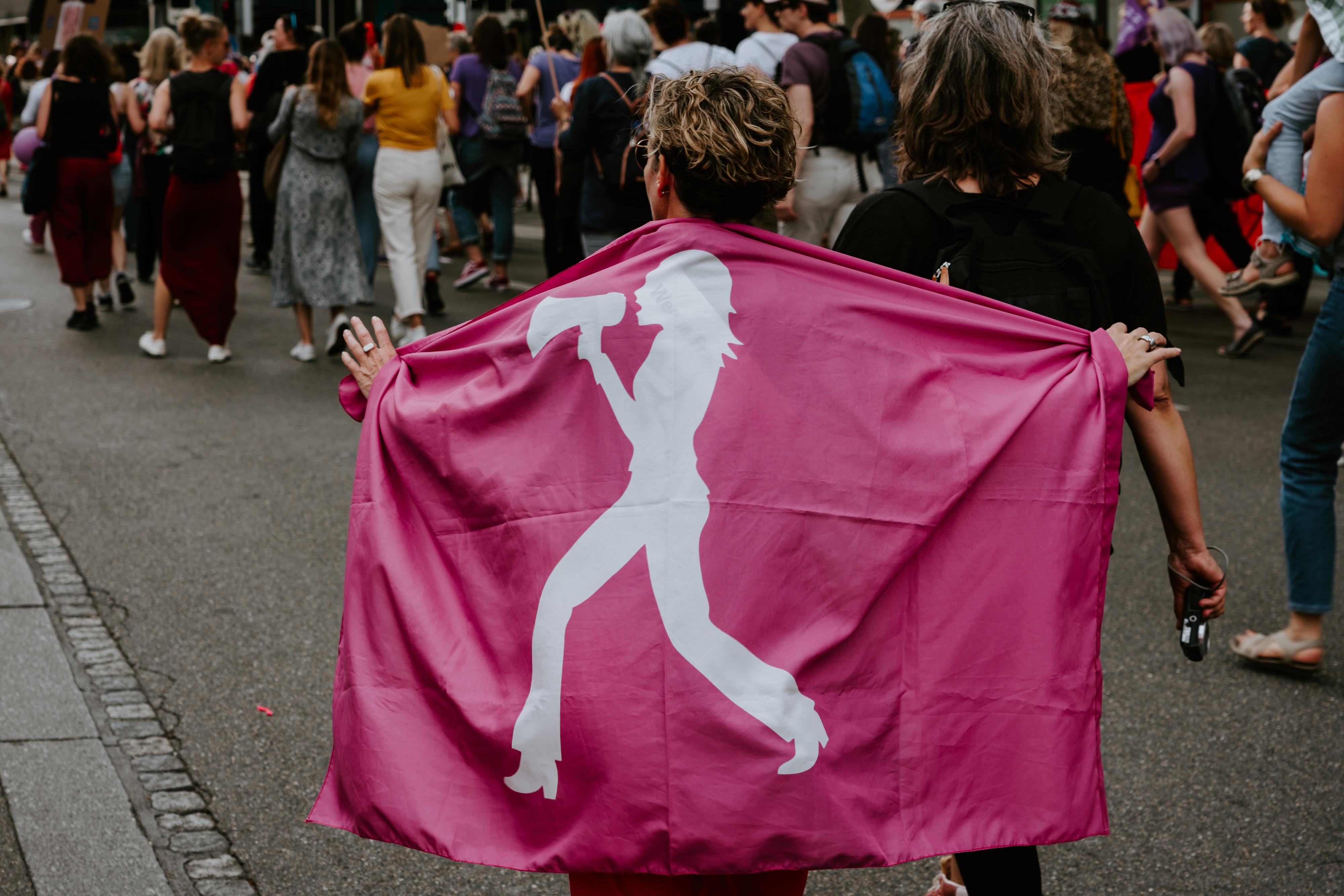 Quase 90% da população mundial tem uma visão preconceituosa sobre a mulher