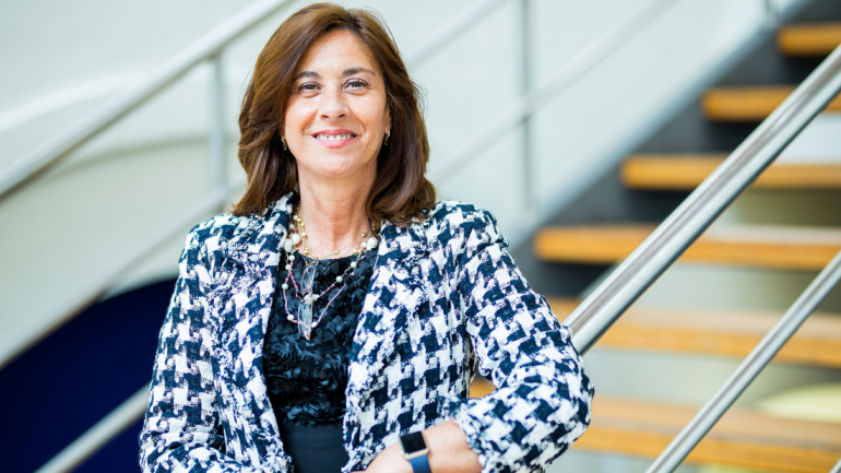 Bercina Candoso é ginecologista/obstetra do Hospital dos Lusíadas no Porto, e é membro dos corpos diretivos da APNUG (Associação Portuguesa de Neurourologia e Uroginecologia), desde 2007.