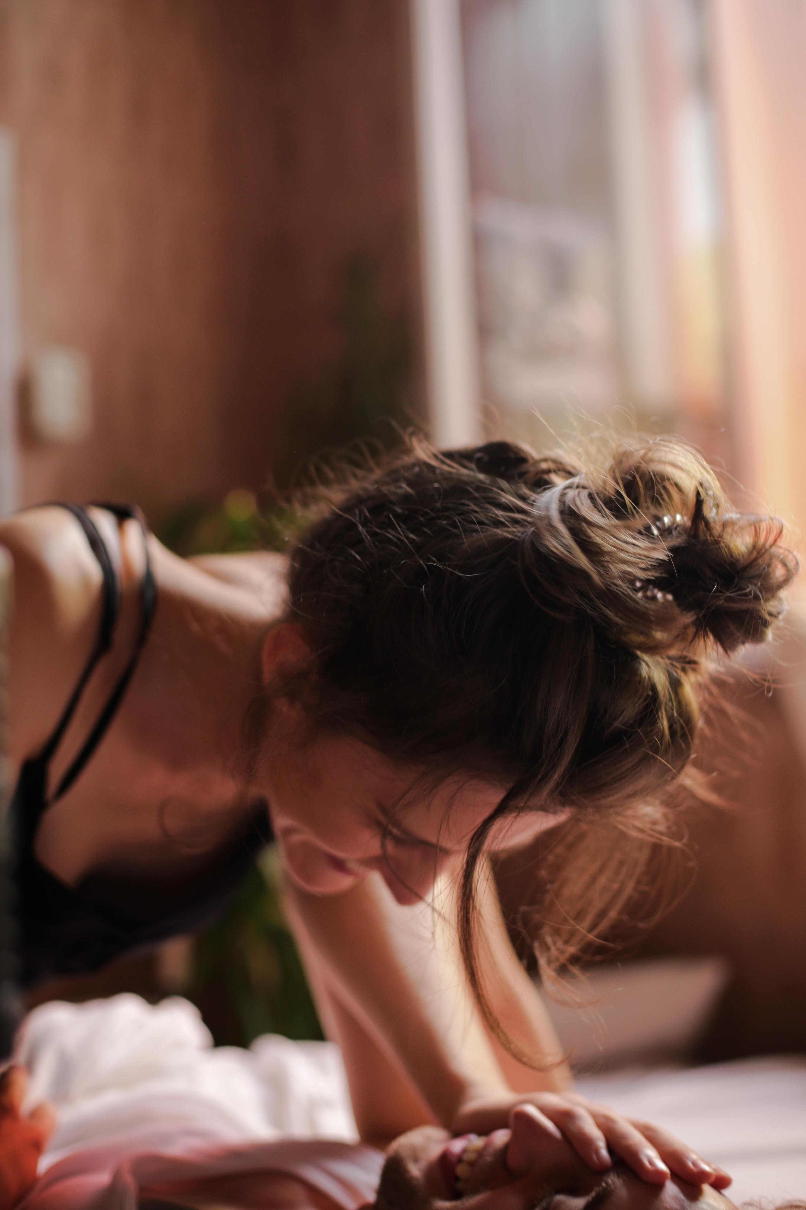Não, o sexo anal não é sempre doloroso. Descubra 7 mitos e como sugerir ao seu parceiro