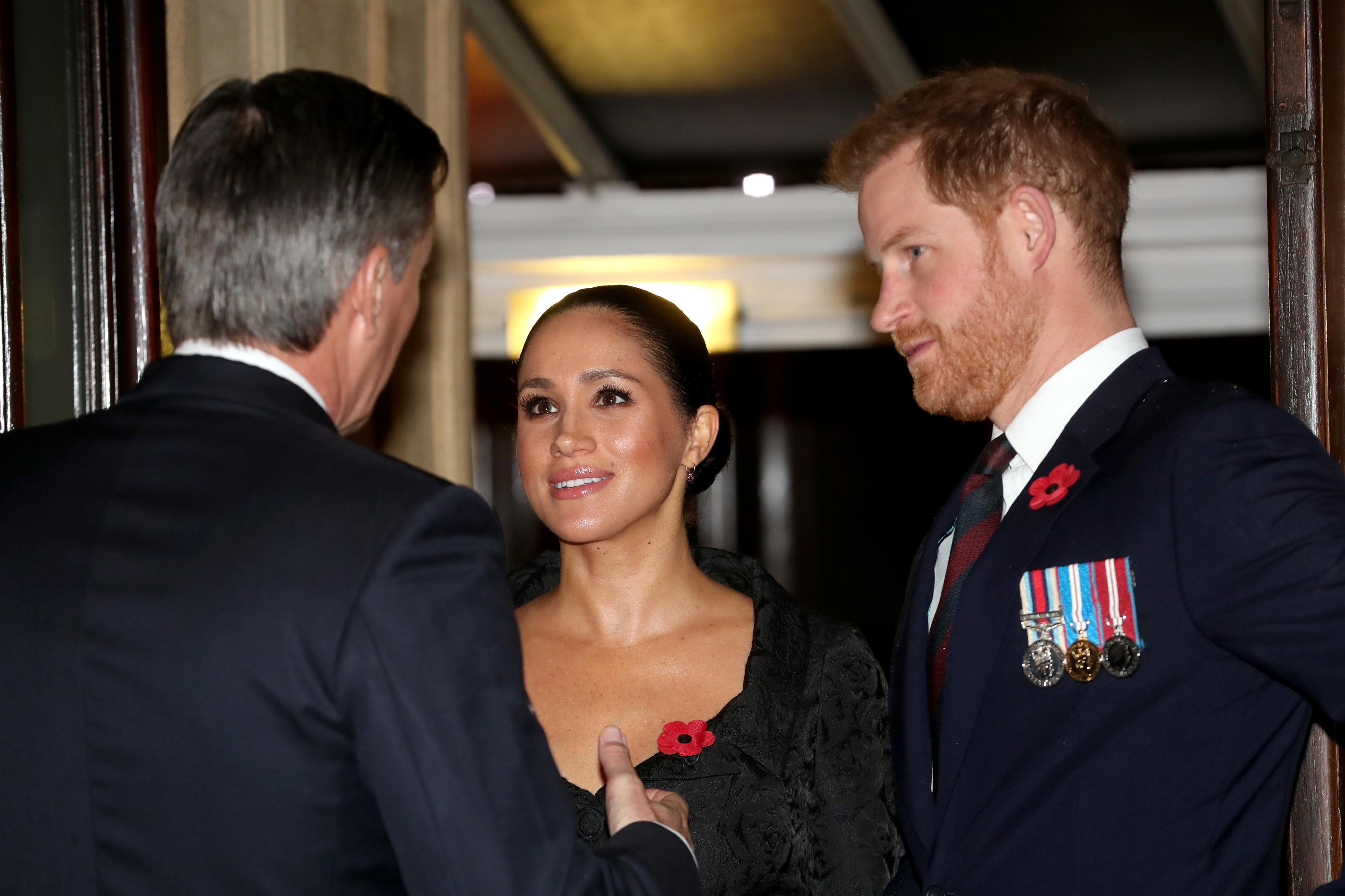 Conheça todo o look com que Meghan Markle deslumbrou no anual Festival of Remembrance