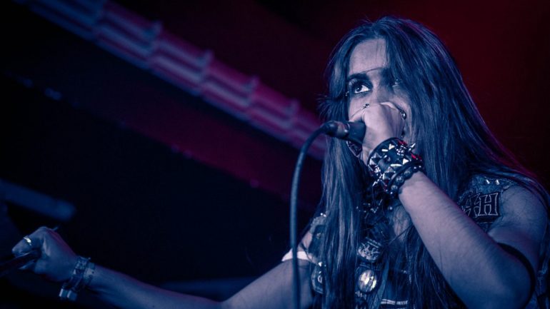 Carina Domingues é a frontwoman de Disthrone, a banda de Seixal formada em 2011