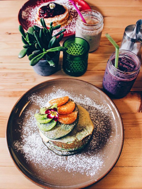 Green - Panqueca de Matcha com Lemon Curd, Frutos Cítricos e Kiwi (6,50€)