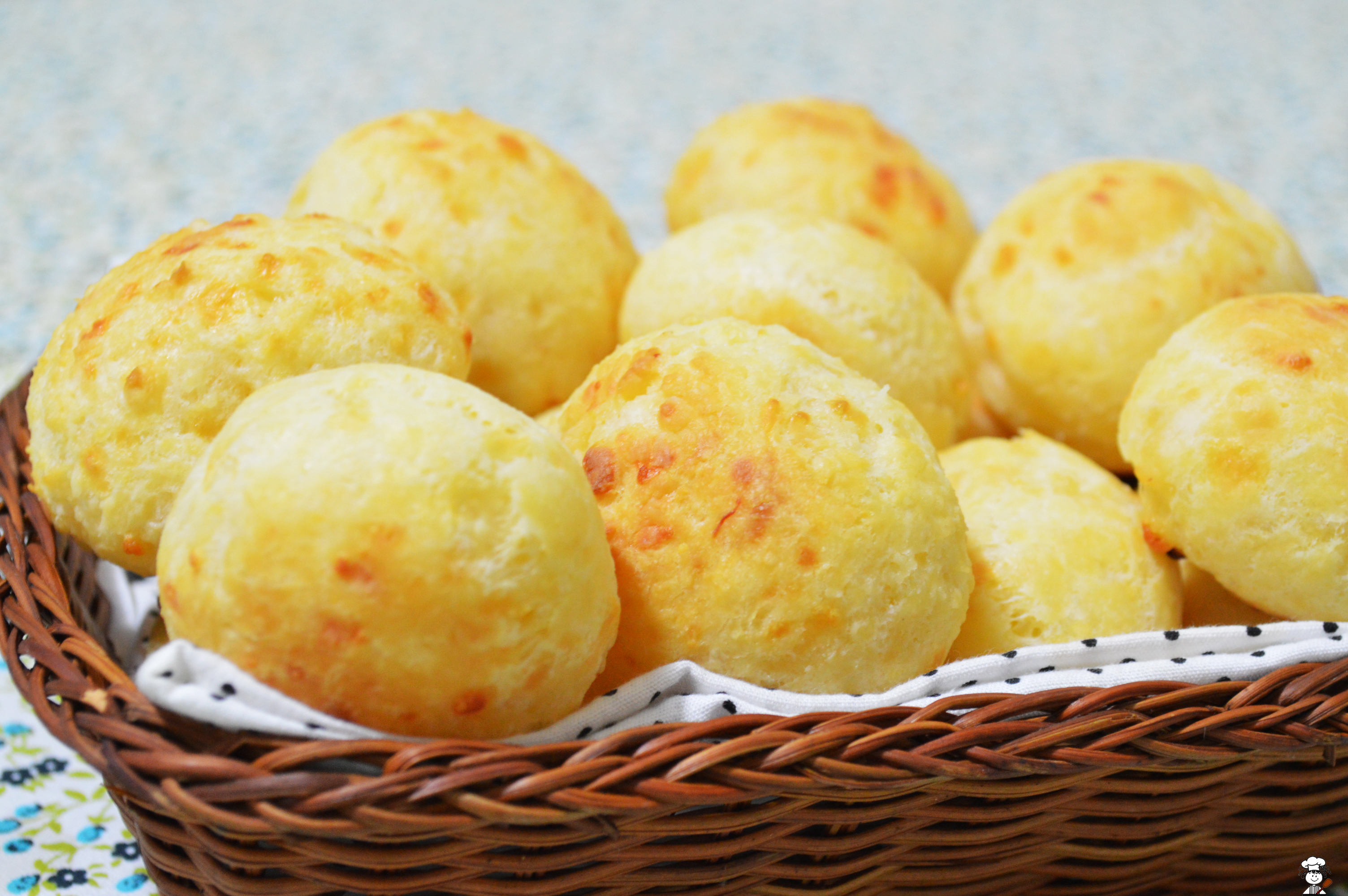 Fazer pão de queijo em casa é mesmo fácil. Basta seguir esta receita