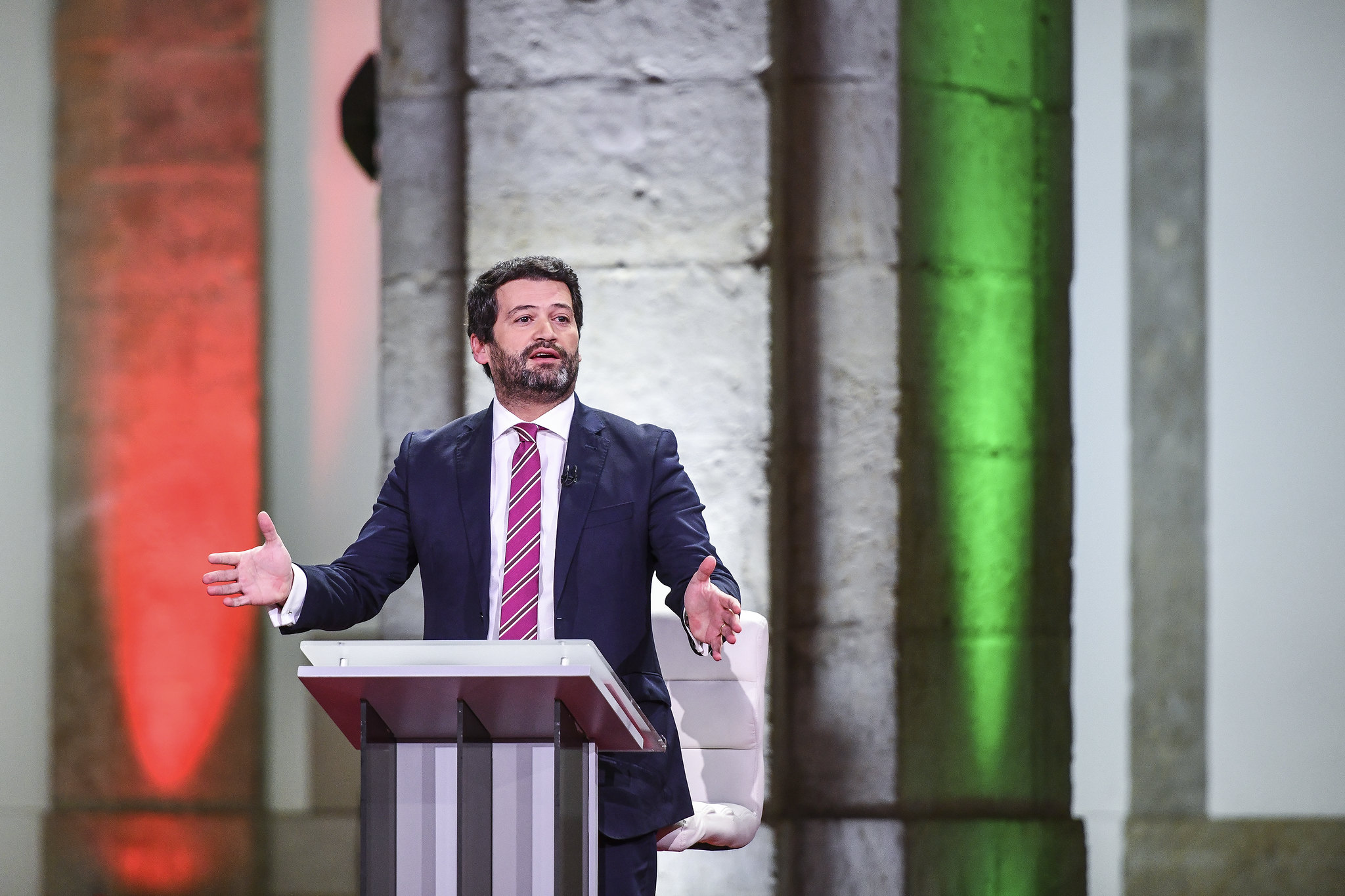 Depois do Twitter, agora é o Facebook a restringir a conta de André Ventura