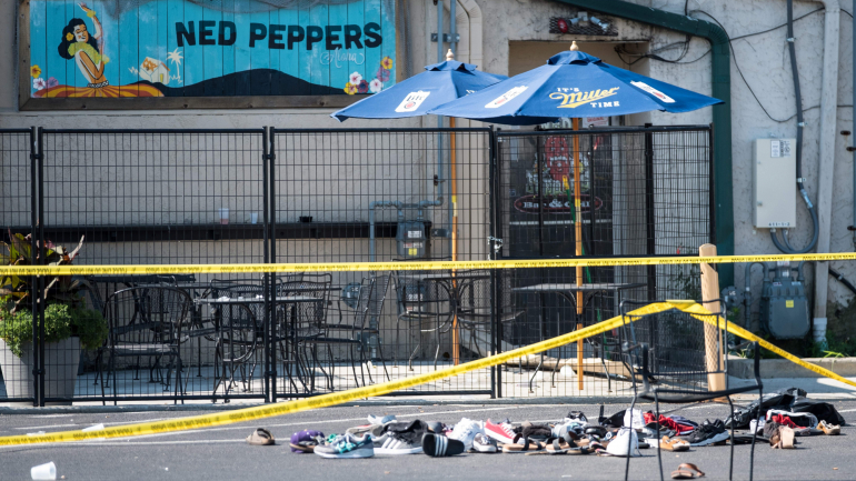 Escolas, igrejas e cinemas. 20 anos de massacres nos Estados Unidos em 13 imagens
