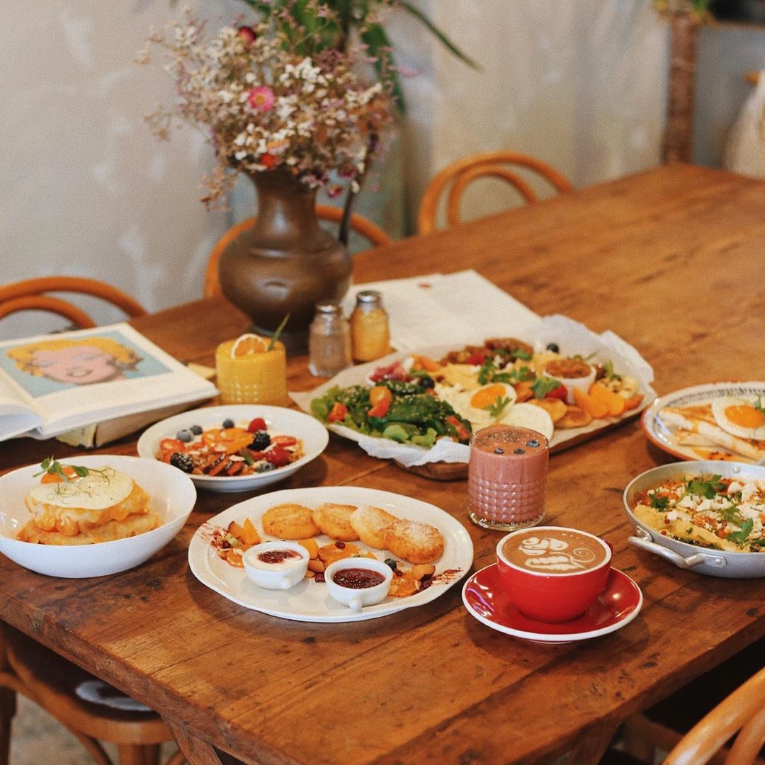 Conheça os 8 novos brunch ideais para desconfinar (e matar as saudades de uma mesa instagramável)
