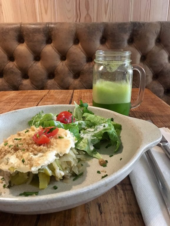 'Bacalhau com natas', que na verdade é feito com alho francês, é uma das opções de almoço
