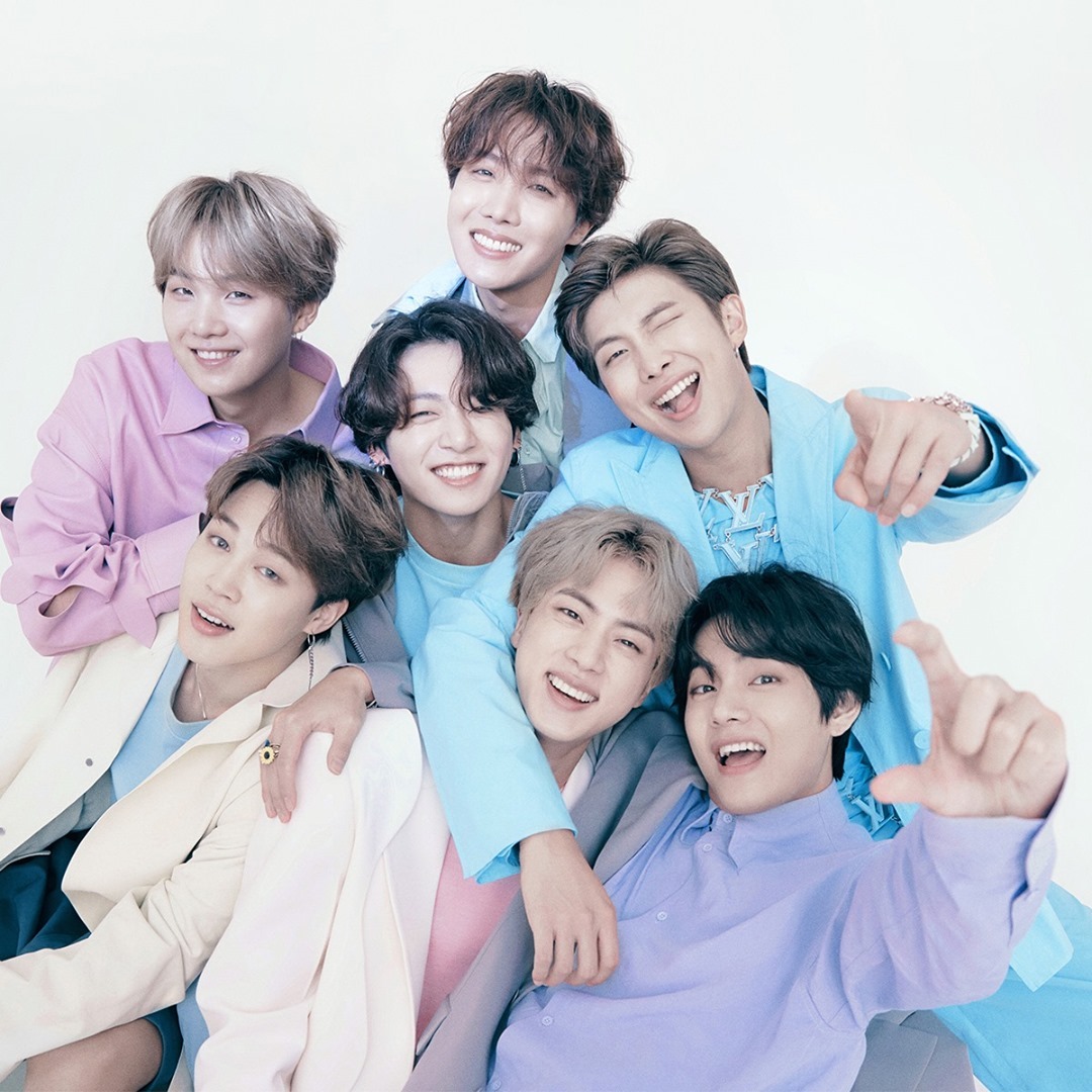 BTS assinam com Louis Vuitton. Descubra como o K-pop está a revolucionar o mundo da moda