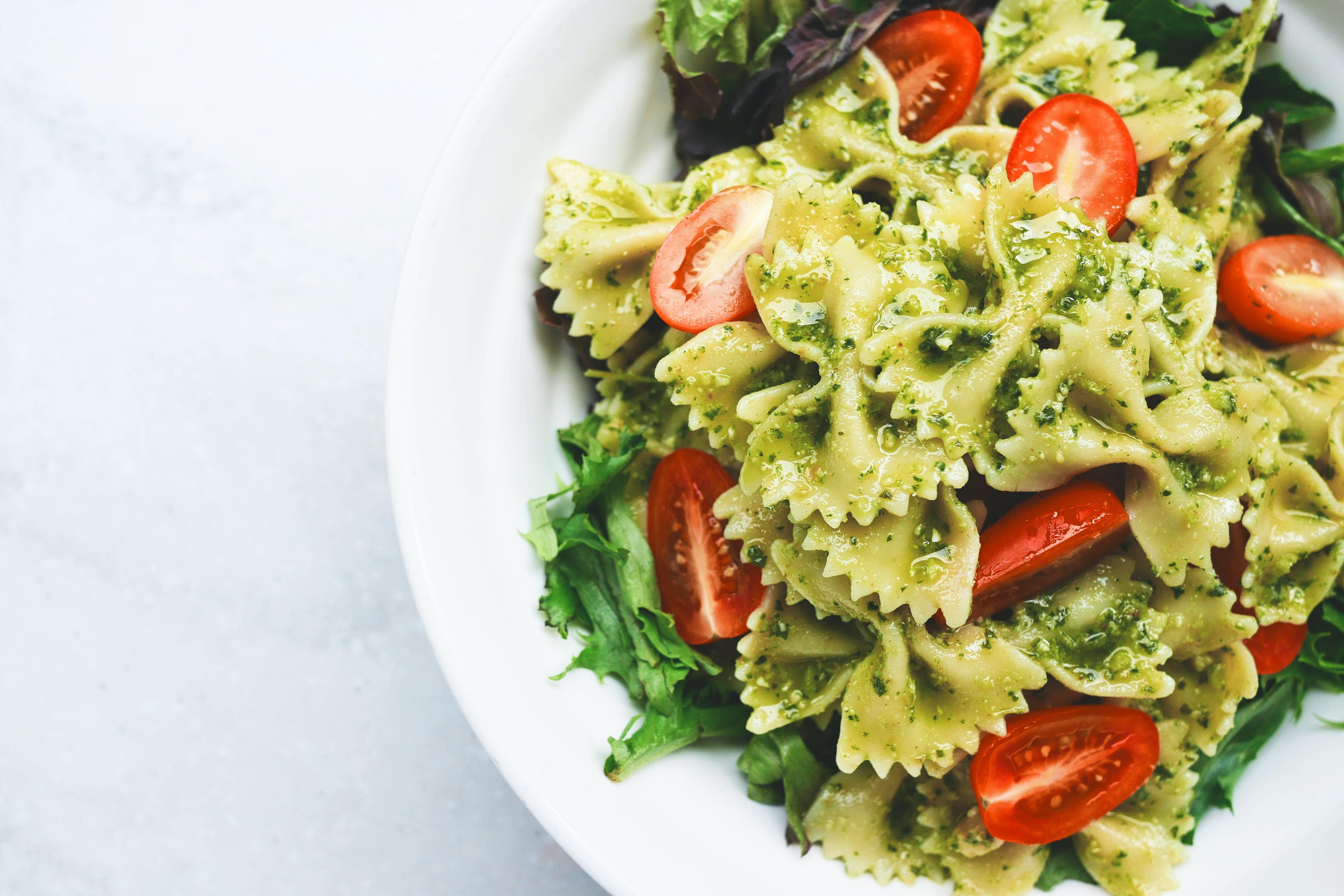 Receita fácil de pesto de rúcula para fazer um vistaço sem ficar com a carteira vazia