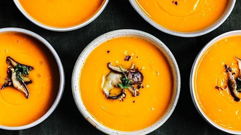 Receitas. 5 sopas diferentes para começar a comer em 2020