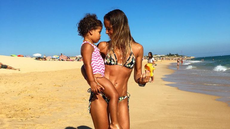 No Instagram, brincou sobre o facto de ter de partilhar a bola de Berlim com a filha