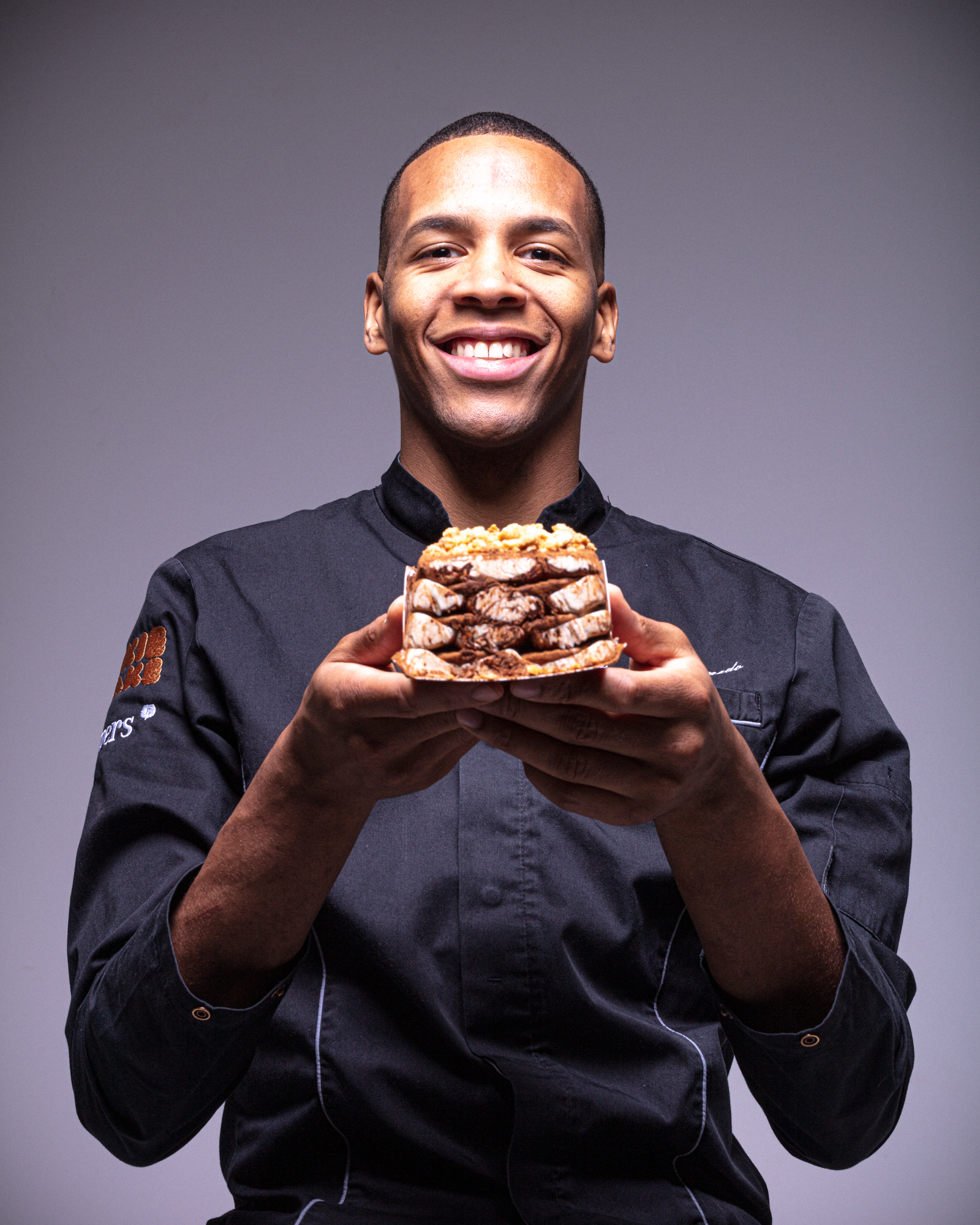 De não conseguir chegar ao fogão a liderar cozinhas. Conheça o percurso do “Chef Sem Medo”