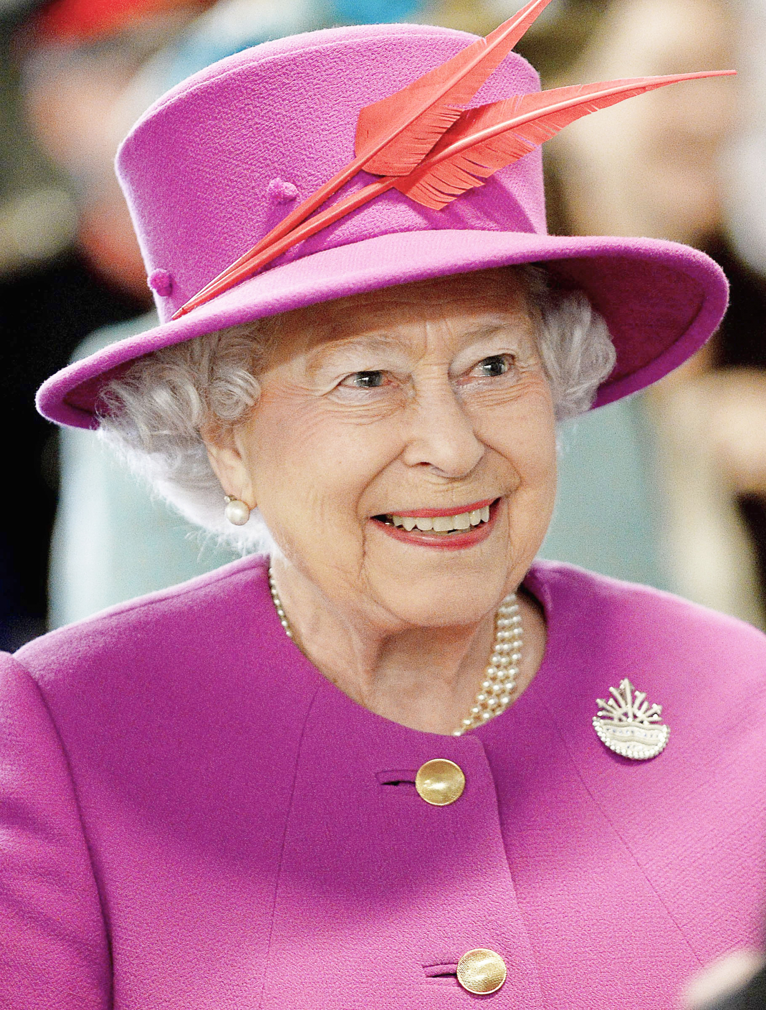 Sabe como é que a Rainha Isabel II come bananas?