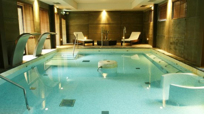 Neste hotel existe um circuito de hidroterapia e massagens noturno 