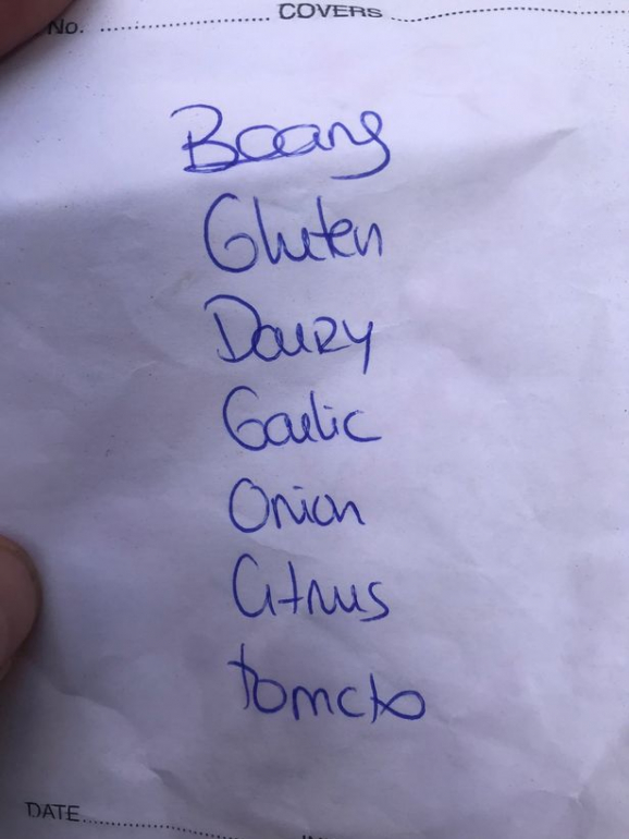 A lista dos produtos a que o cliente era alérgico, publicada pelo chef