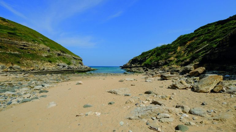 Esta é a praia da Samarra, em Sintra, o cenário para a nossa caminhada