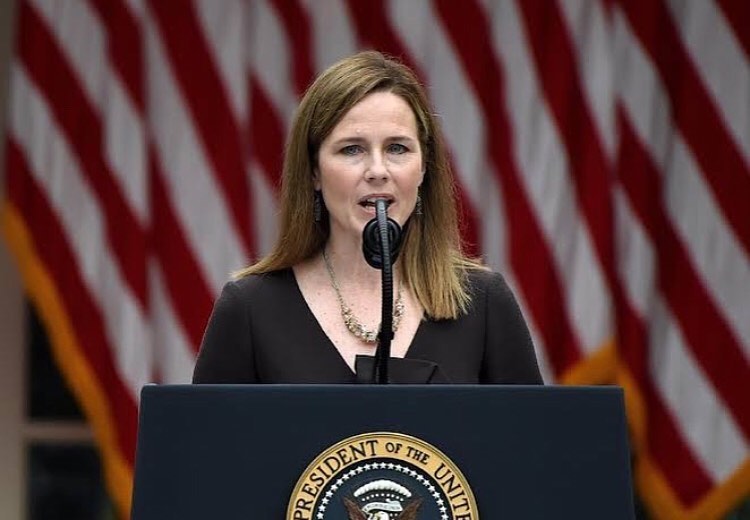 Conservadora anti-aborto é escolha de Trump para Supremo Tribunal e estrelas de Hollywood ficam em choque