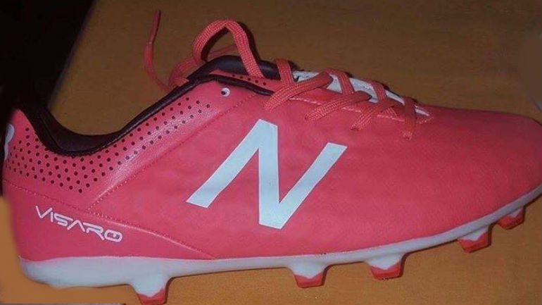 Carolina Vergas encomendou uns ténis de correr, recebeu umas chuteiras de futebol