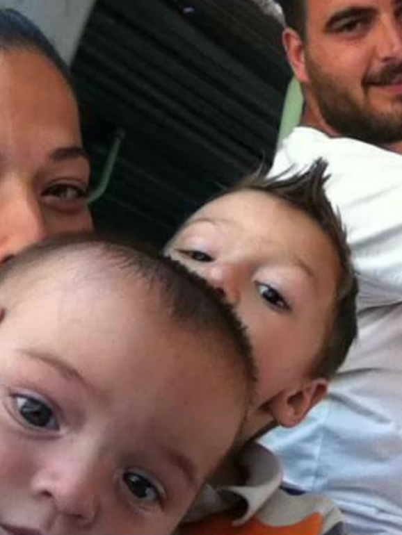 O casal com os dois filhos, antes da morte de Óliver.