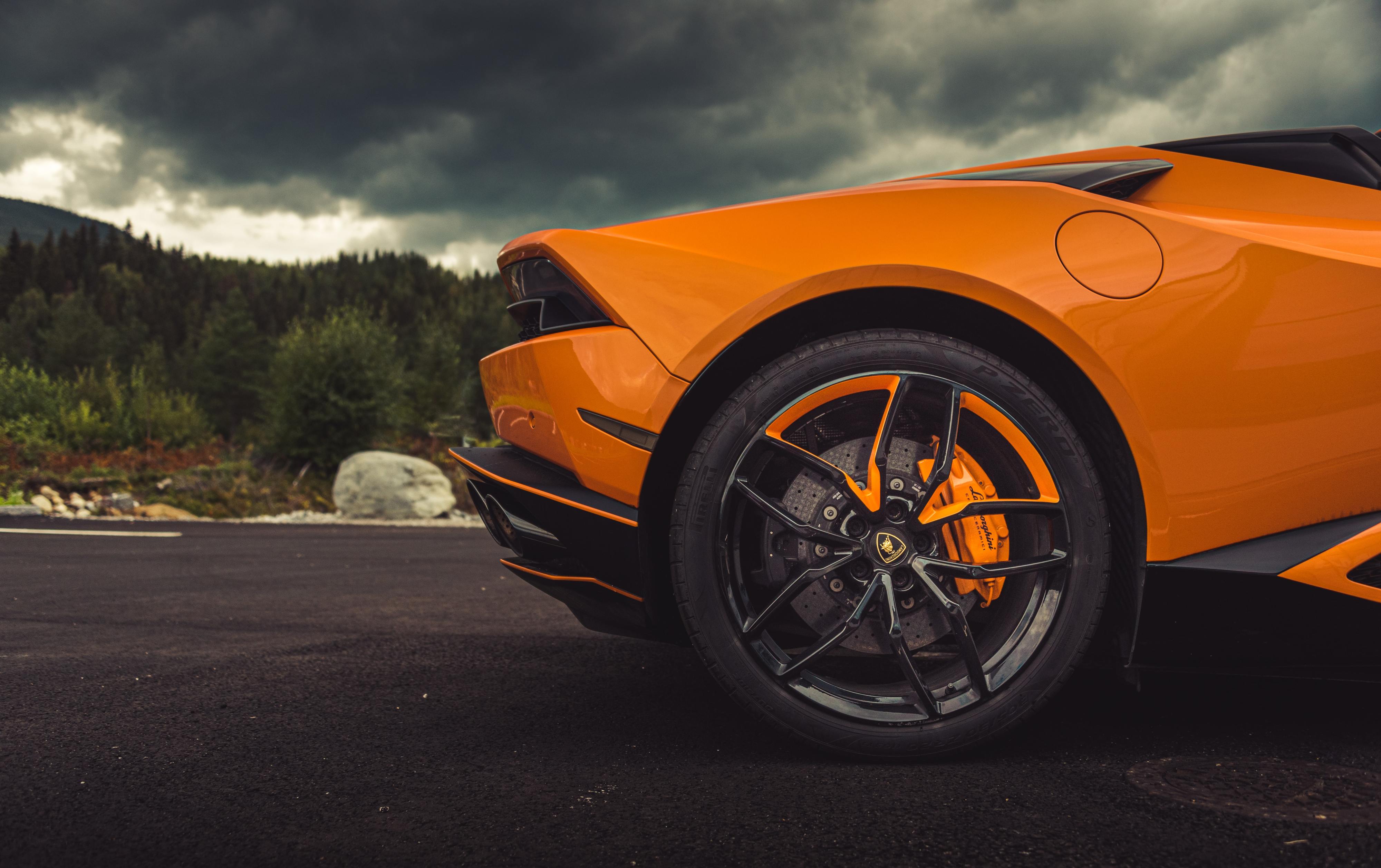 Youtuber que se filmou a conduzir um Lamborghini a 233 km/h foi preso em Espanha