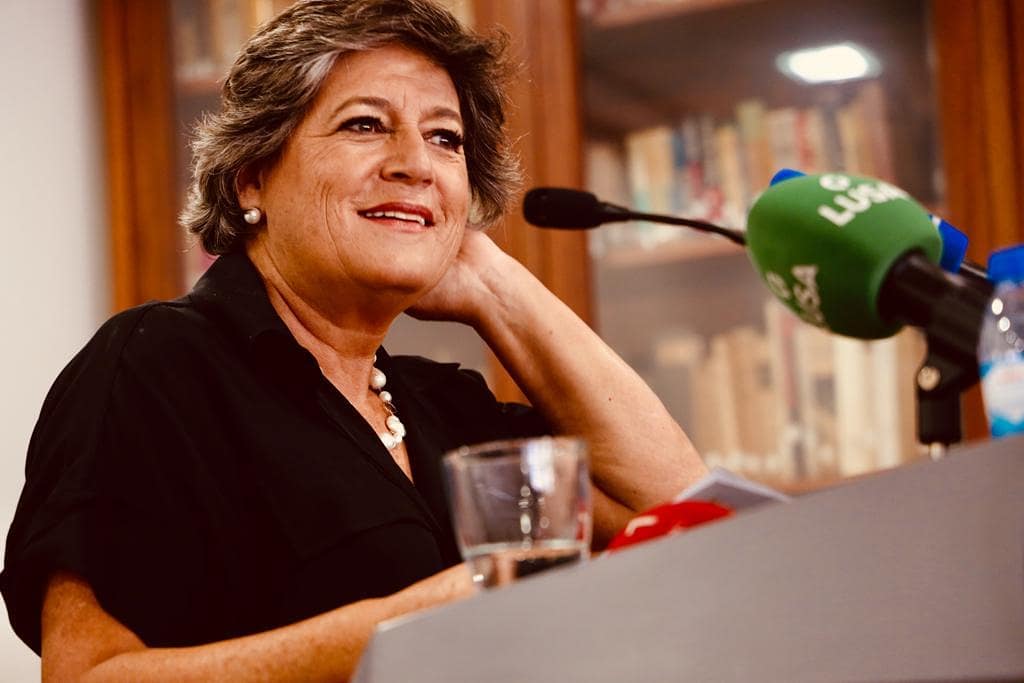 Ana Gomes toma vacina contra a gripe vinda de França. Ato é proibido pelo Infarmed