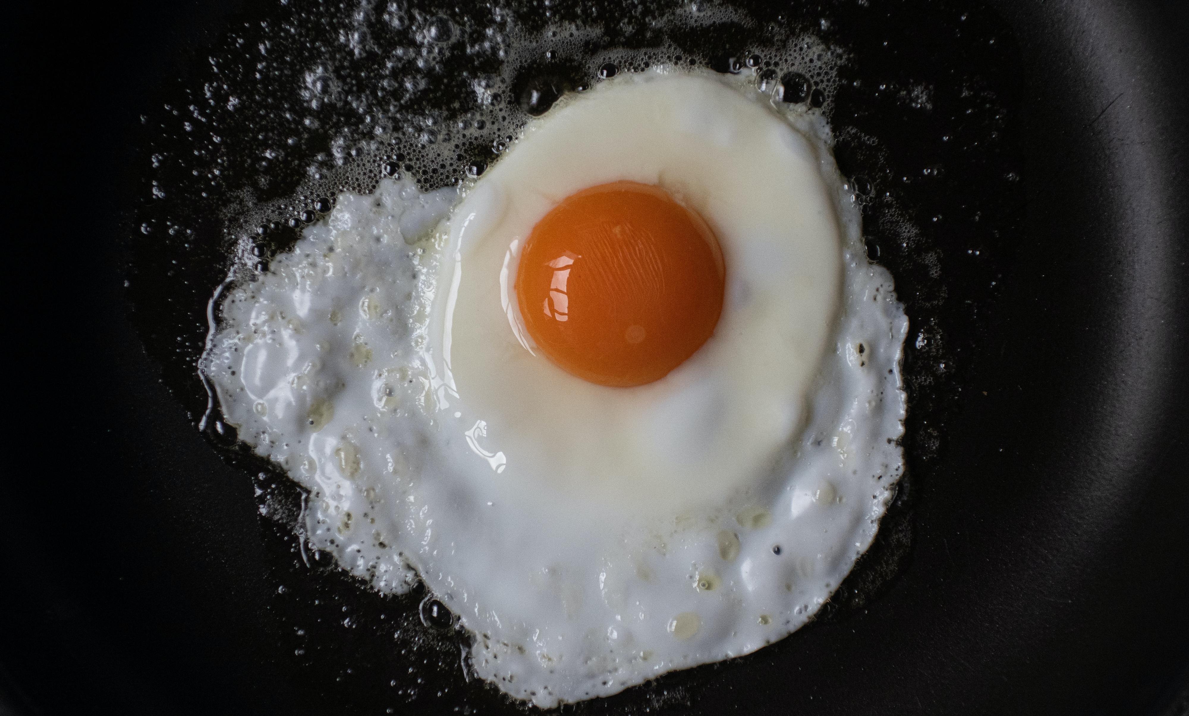 Afinal, como é que se estrela um ovo? Dois chefs explicam tudo ao pormenor
