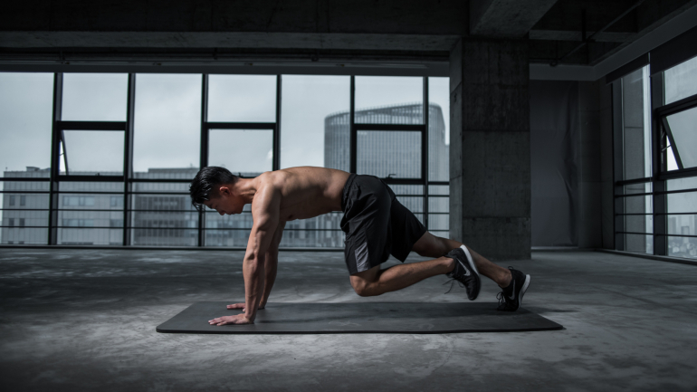 Plano de treino. PT dá exercícios para fazer na rua e aproveitar o bom tempo