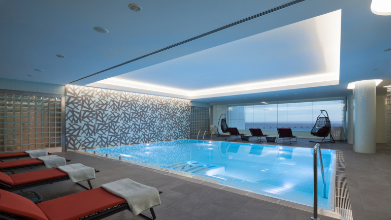 Se marcar um tratamento no spa, tem acesso gratuito à piscina, sauna, banho turco e ginásio