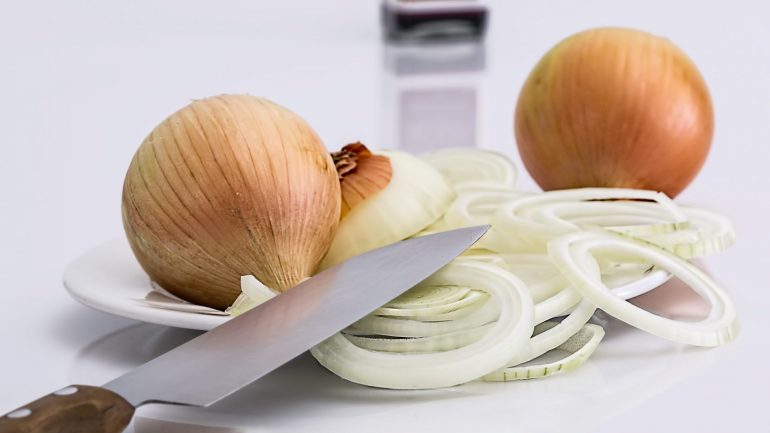 24 coisas que não sabe que o microondas faz (como impedir que a cebola faça chorar)