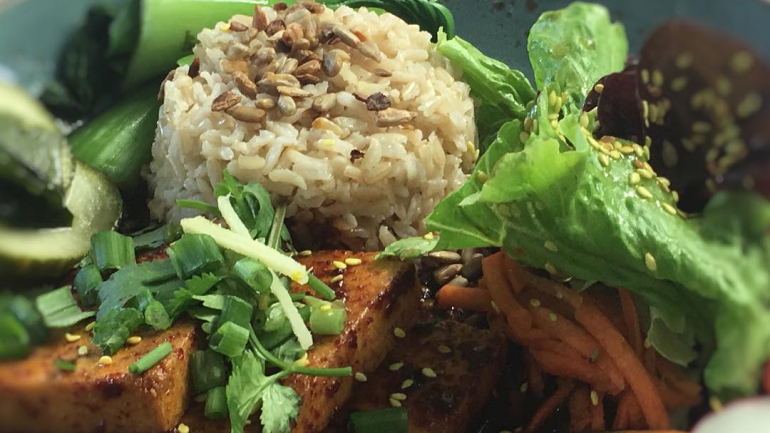 O Korean tofu bowl é um dos pratos mais pedidos do menu