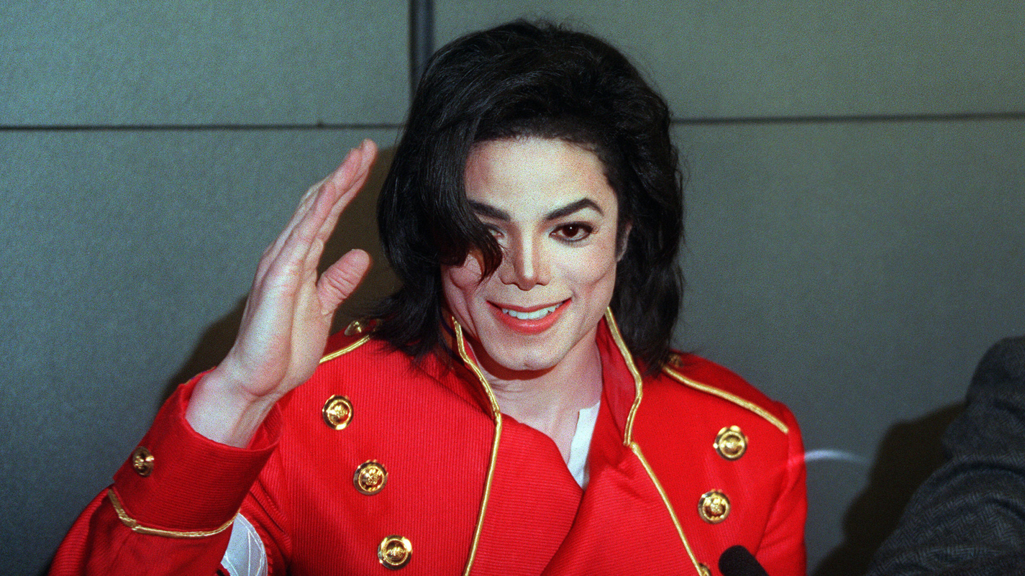 Realizador de “Leaving Neverland” admite erro no documentário
