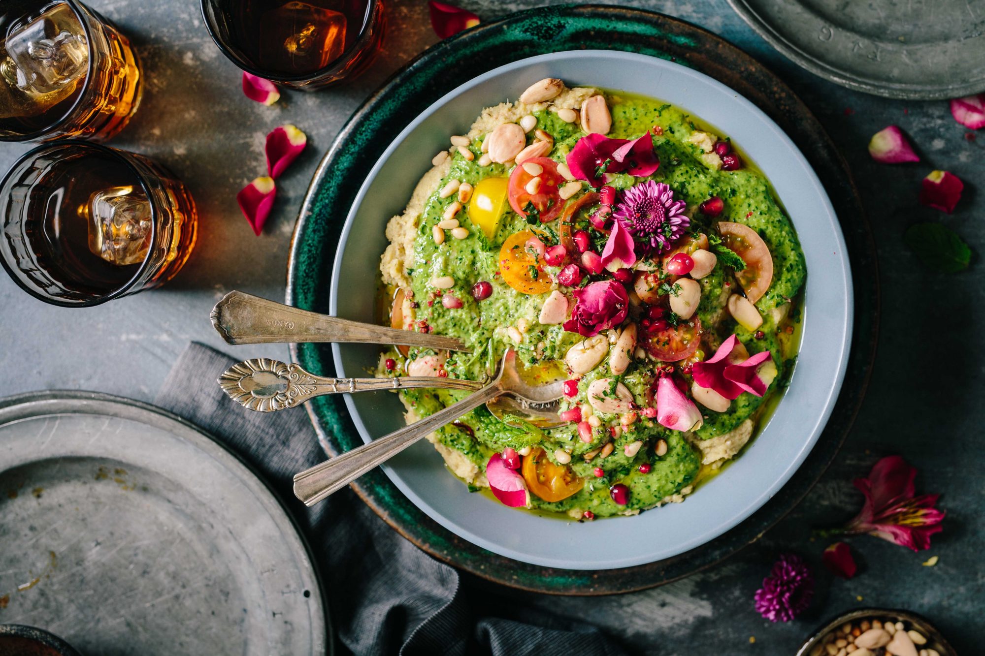 Veganos: o que comer em restaurantes que servem carne e peixe
