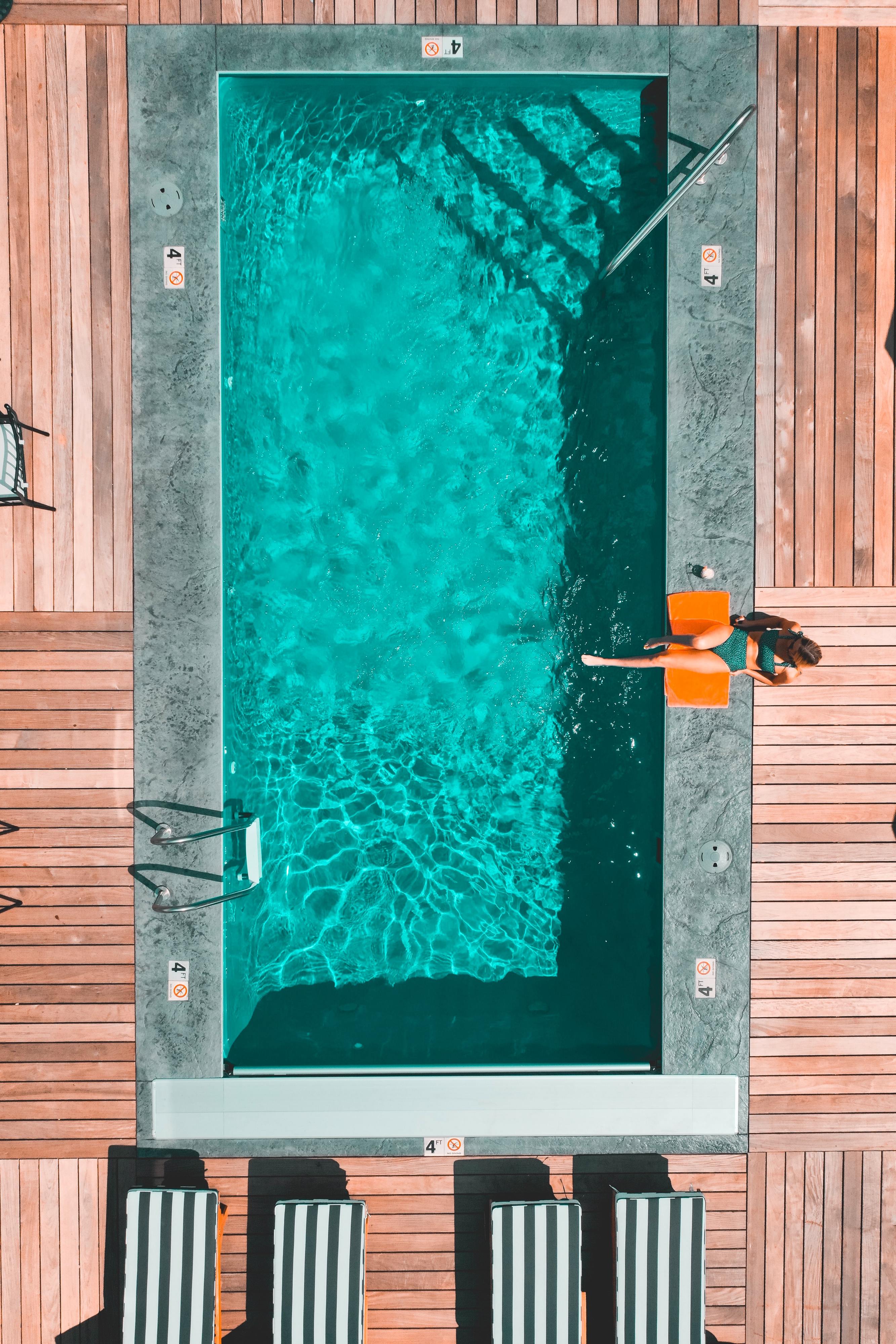 Quer aproveitar uma piscina ao ar livre? Conheça todas as regras
