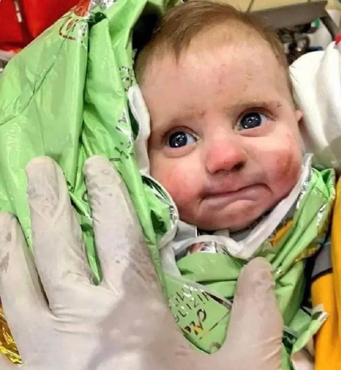 Bebés com 2 e 7 meses foram resgatados com vida dos escombros do sismo que já matou 35 mil pessoas