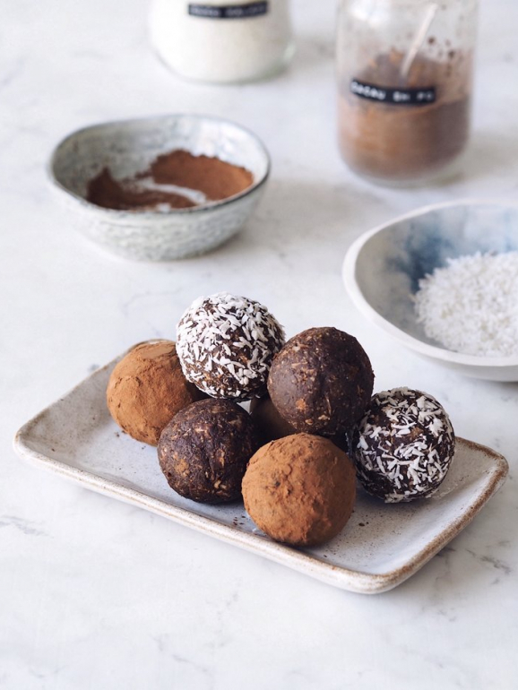 Trufas de figo, cacau e coco, uma das receitas disponíveis no site