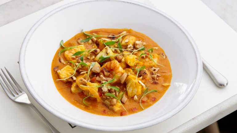 Moqueca de corvina e camarão 