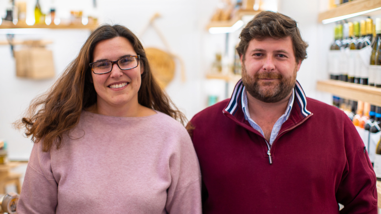Rita Sá Fernandes, 29, e Francisco Centeno de Mendonça, 35, são naturais de Lisboa e os proprietários da nova mercearia gourmet de Alvalade