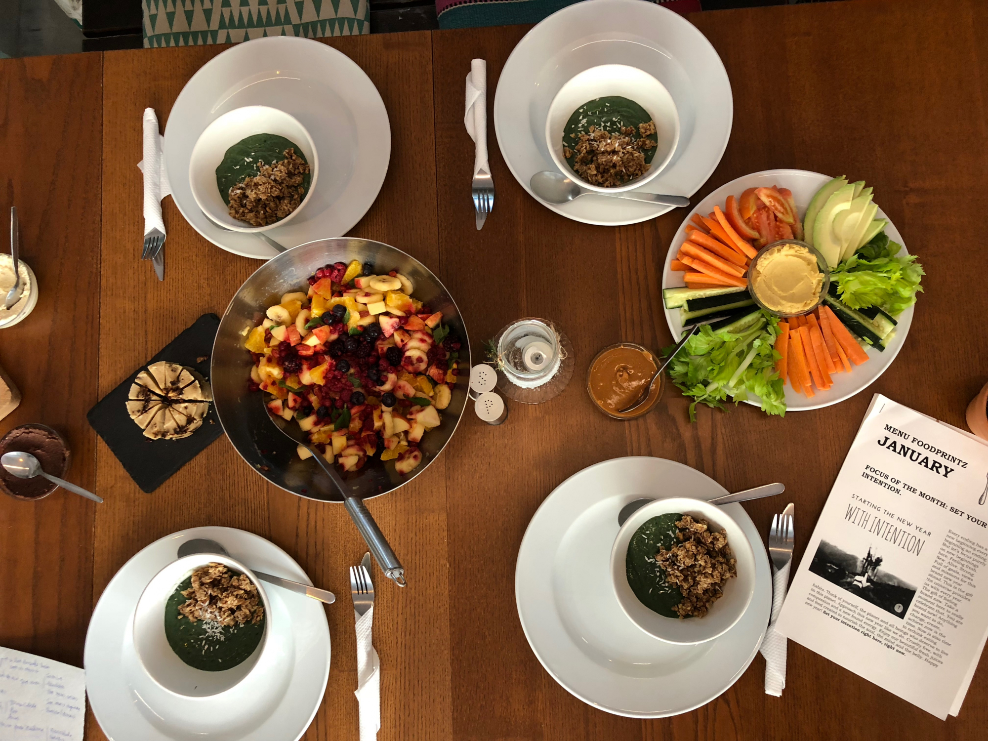 The Breakfast Club. Esta dupla dá-nos os bom dias com meditação e comida saudável