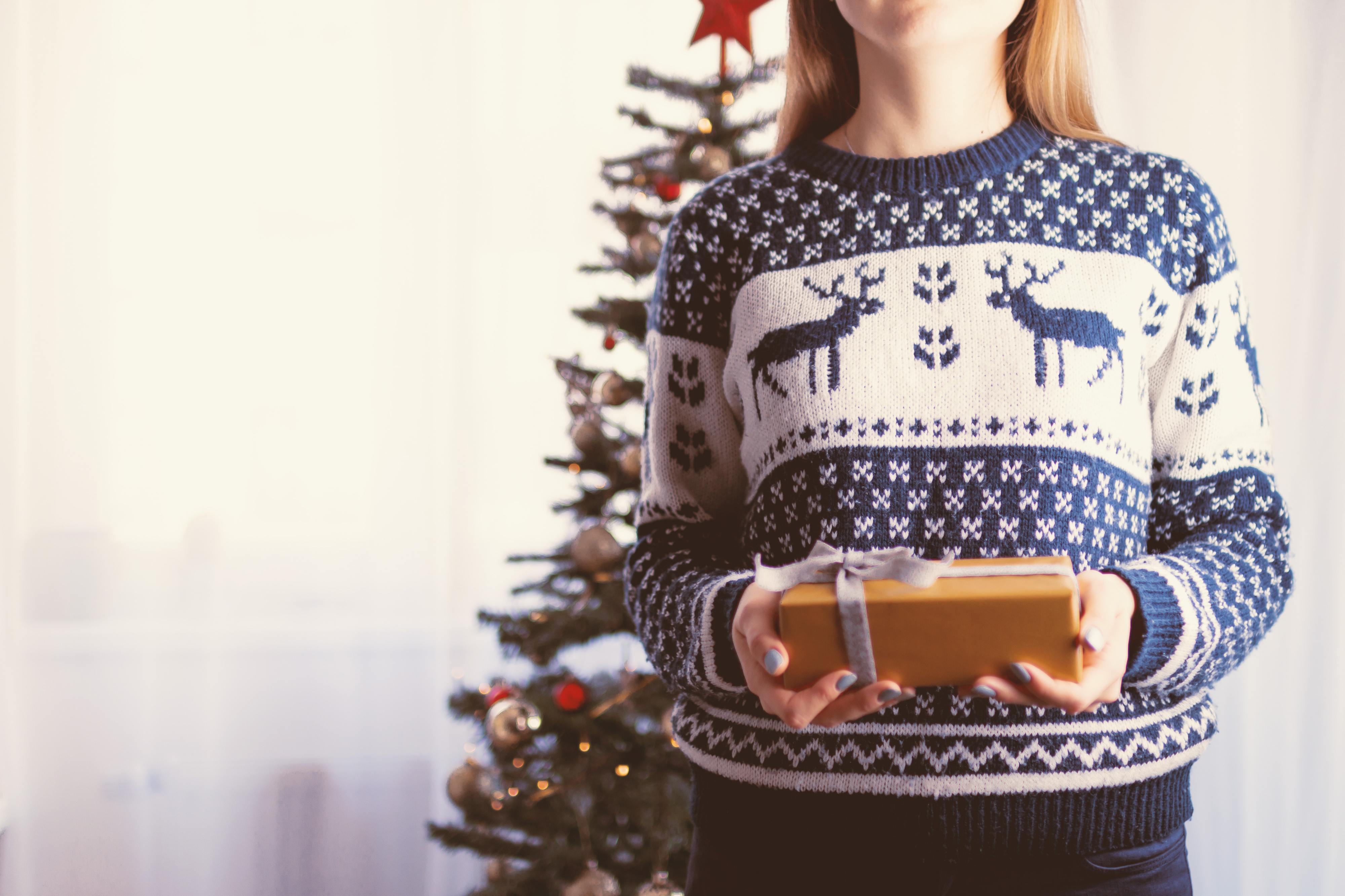 Sabia que as camisolas de Natal estão a contribuir para a crise do plástico?