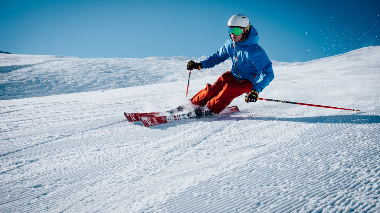 Uma agência está a recrutar 12 pessoas para viajar para os melhores resorts de ski e documentar a experiência