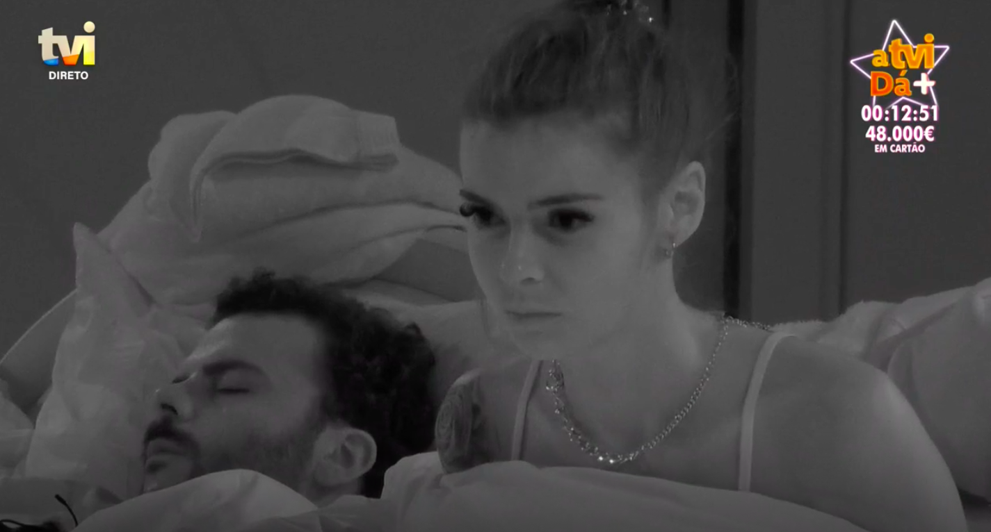 “Secret Story”. Juliana finge episódio de sonambulismo e deixa colegas em pânico